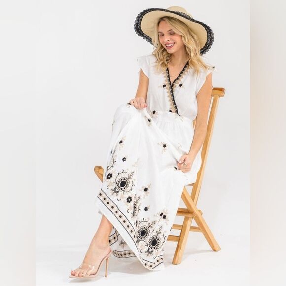 NWT Everlynn White Embroidered Viscose Maxi Dress Boho Resort Medium Folk Art - Picture 2 of 14